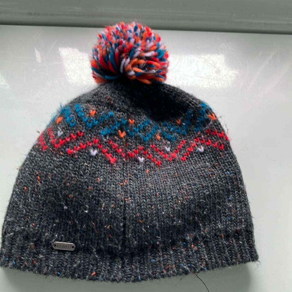 Women’s visby Gray Knit Pom Beanie hat with Multicolor Pattern pistil